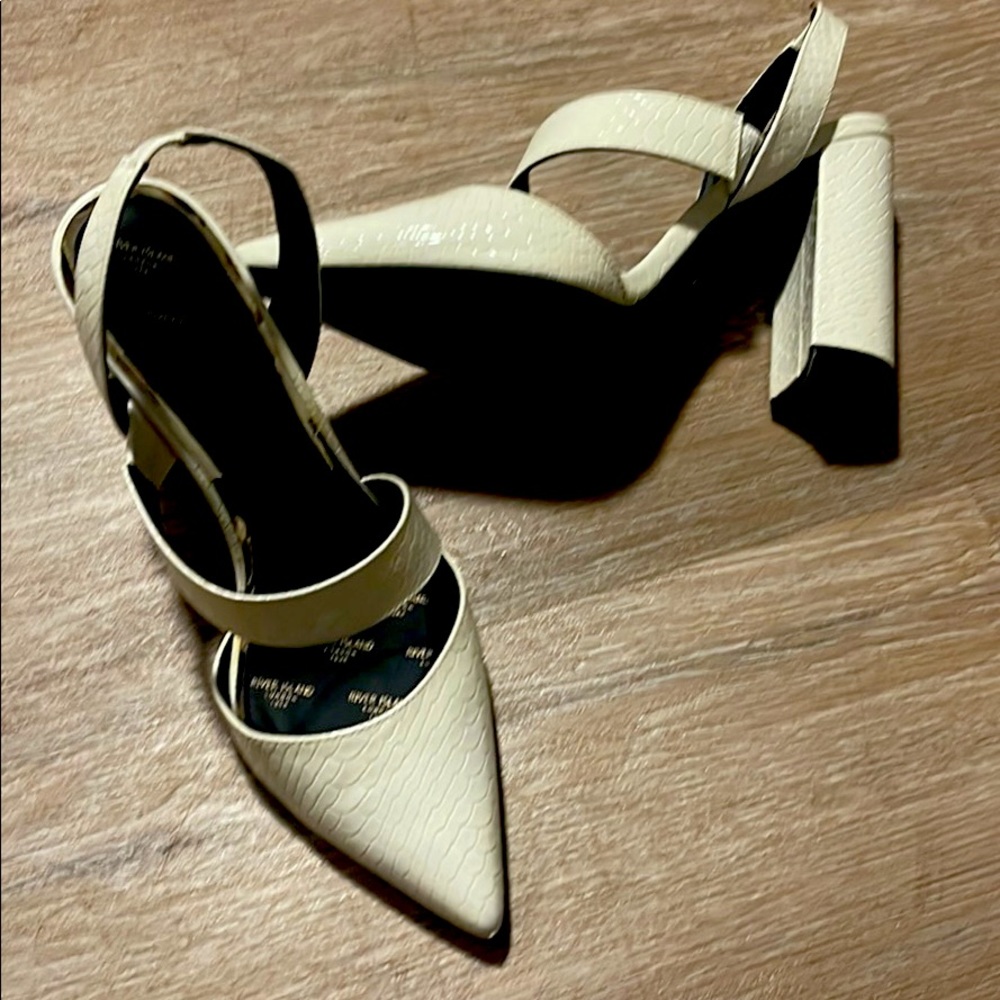 White heels size 7